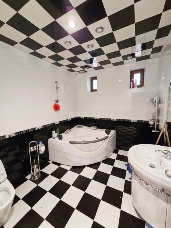 Kirayə verilir 7 otaqlı həyət evi 300 m²