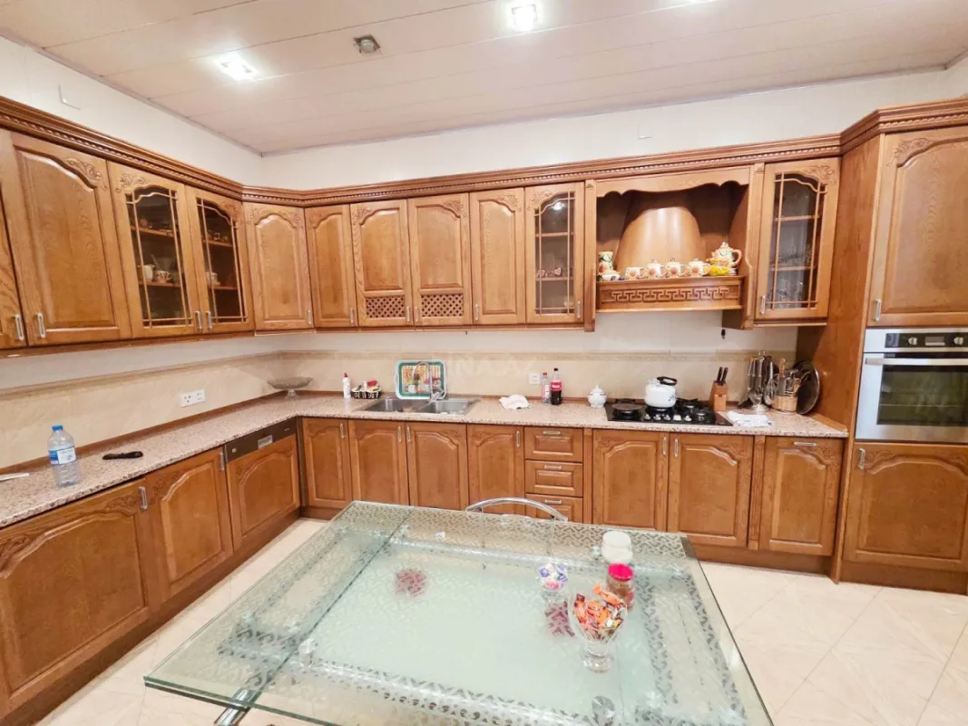 Kirayə verilir 7 otaqlı həyət evi 300 m²