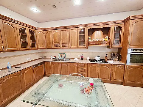 Kirayə verilir 7 otaqlı həyət evi 300 m²