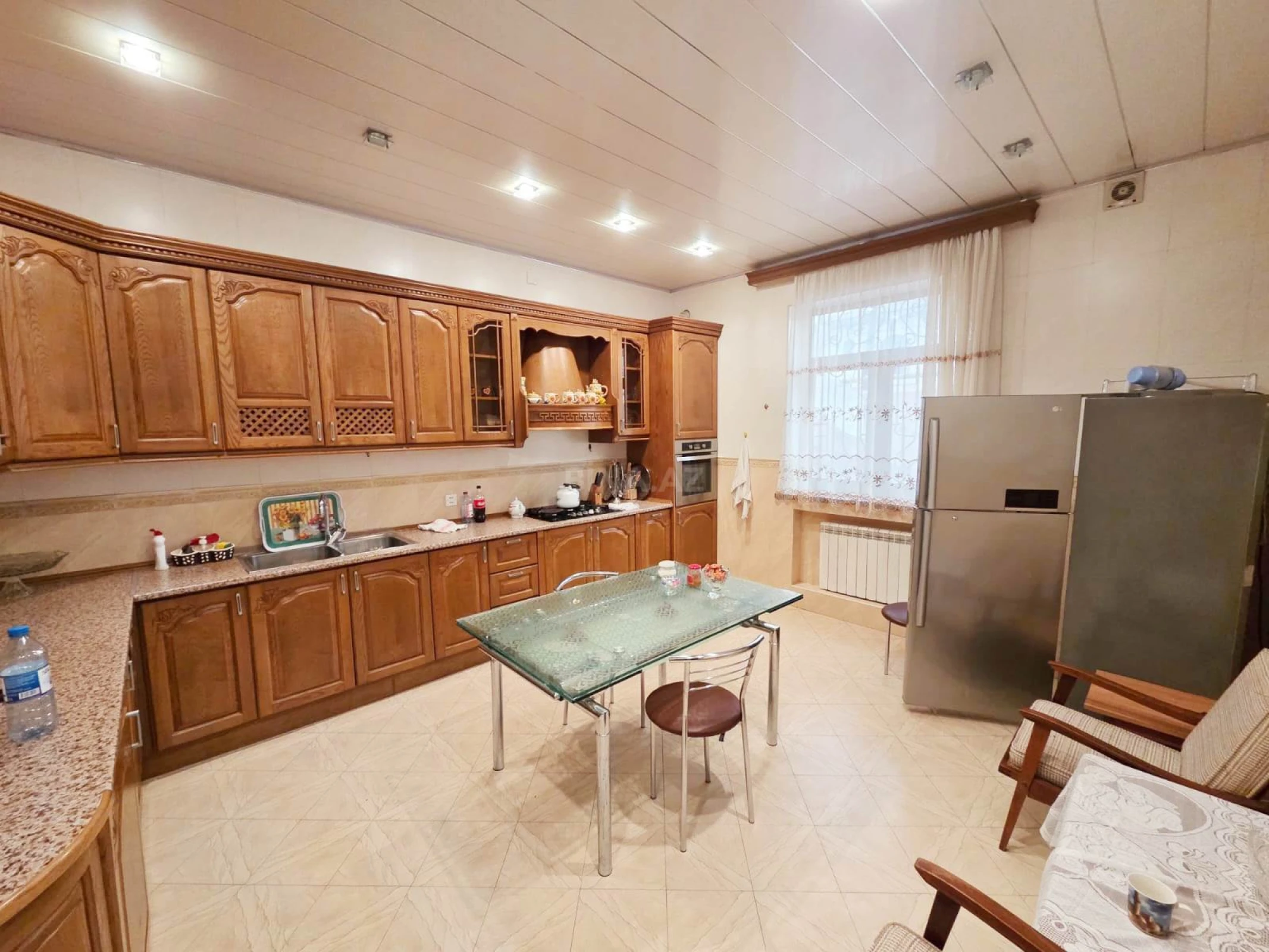 Kirayə verilir 7 otaqlı həyət evi 300 m²