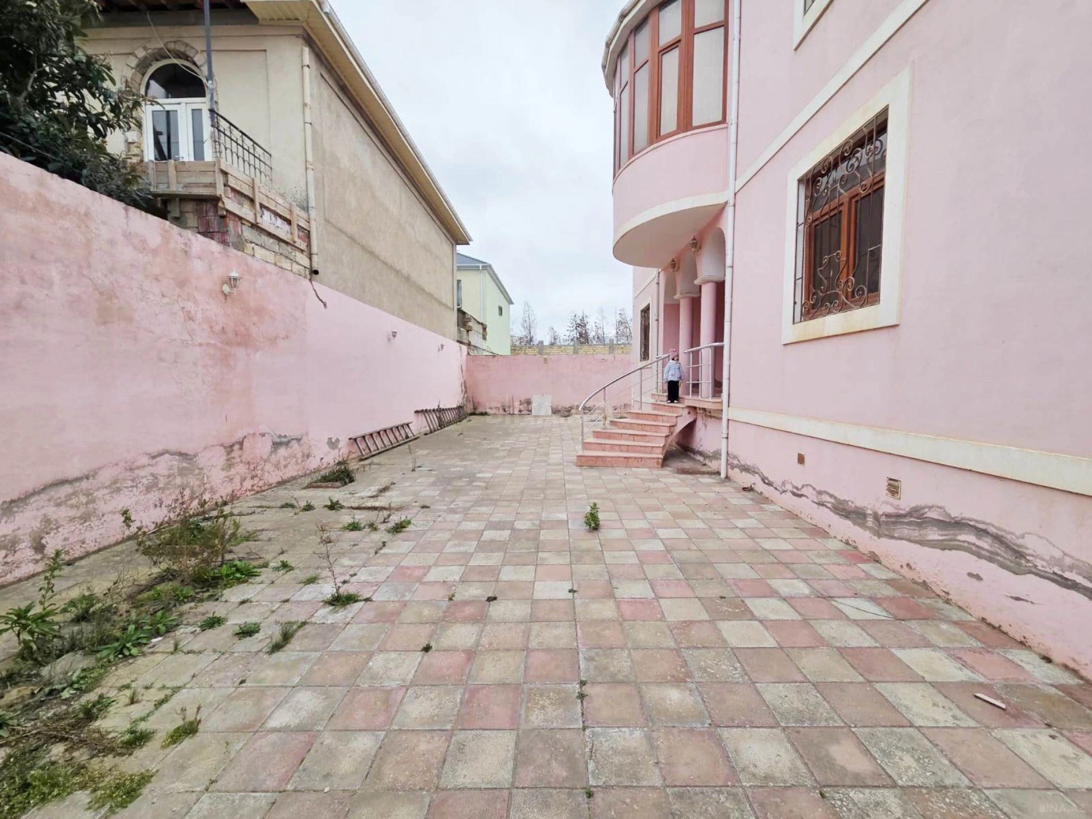 Kirayə verilir 7 otaqlı həyət evi 300 m²