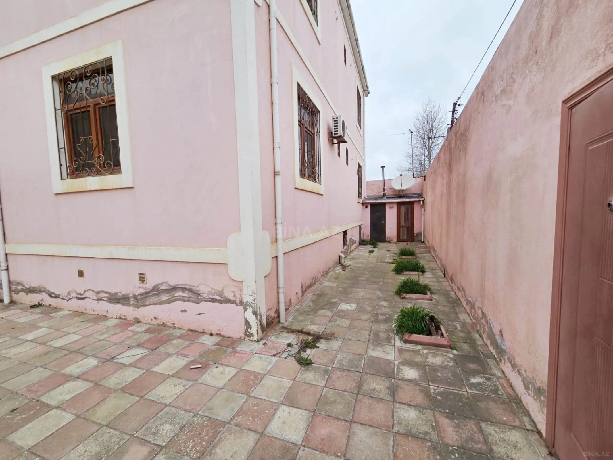 Kirayə verilir 7 otaqlı həyət evi 300 m²