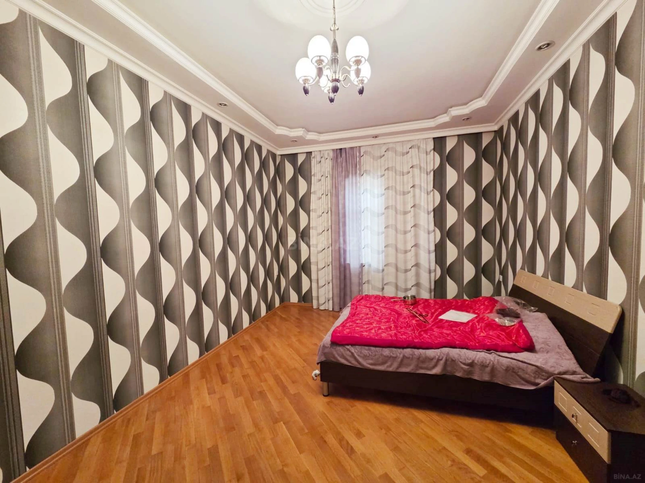 Kirayə verilir 7 otaqlı həyət evi 300 m²