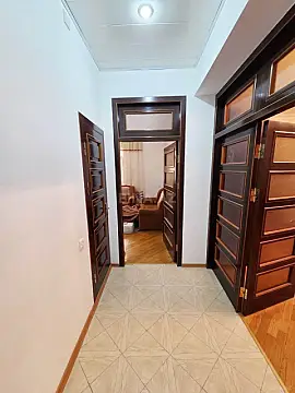 Kirayə verilir 7 otaqlı həyət evi 300 m²