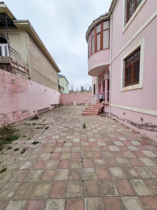 Kirayə verilir 7 otaqlı həyət evi 300 m²
