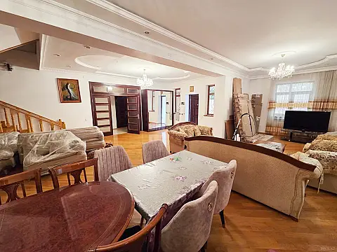 Kirayə verilir 7 otaqlı həyət evi 300 m²