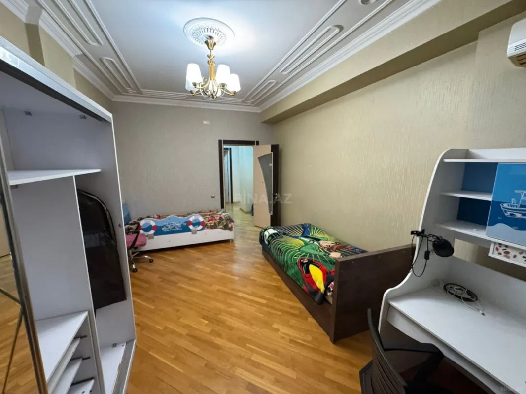 Satılır 3 otaqlı mənzil 150 m²