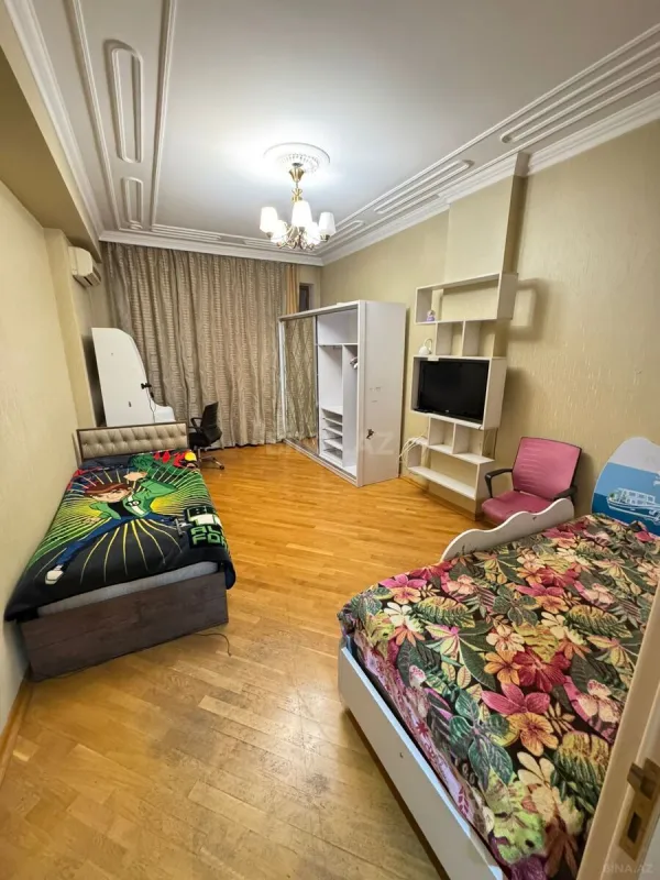 Satılır 3 otaqlı mənzil 150 m²
