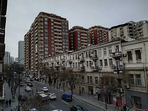 Satılır 3 otaqlı mənzil 150 m²