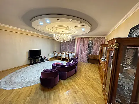 Satılır 3 otaqlı mənzil 150 m²