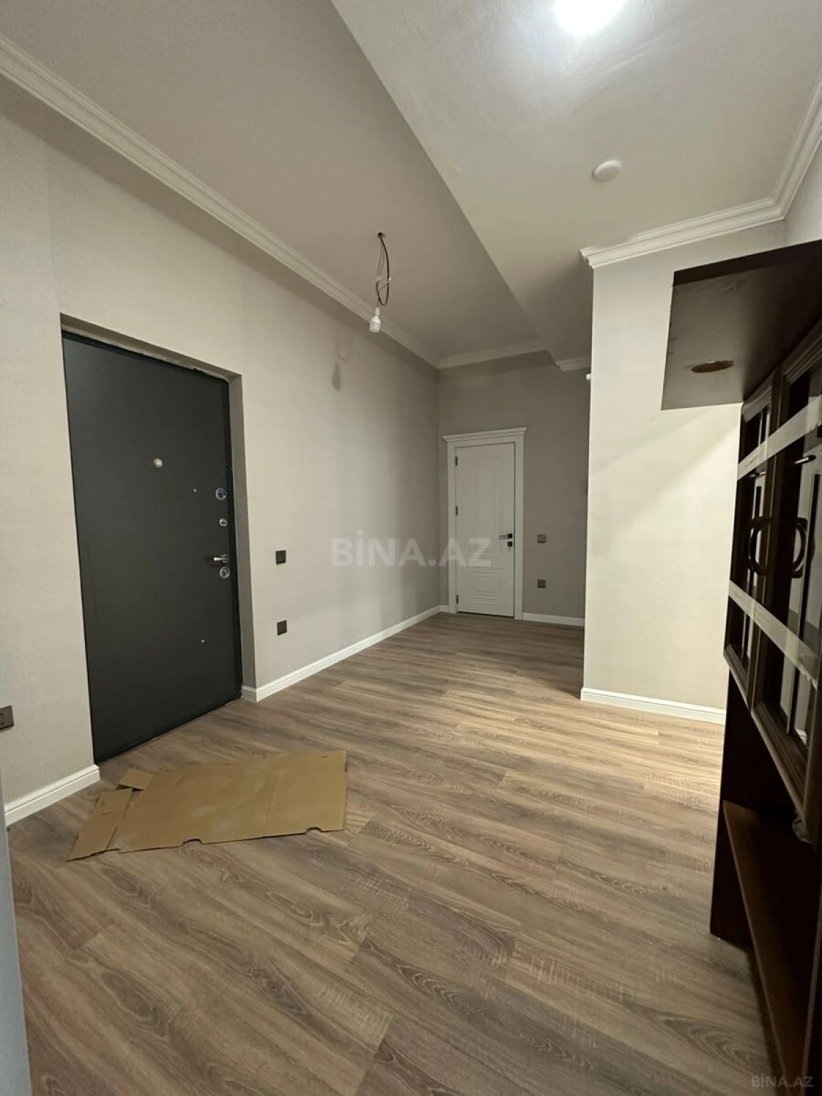 Satılır 2 otaqlı mənzil 93 m²
