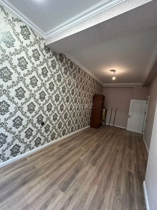 Satılır 2 otaqlı mənzil 93 m²