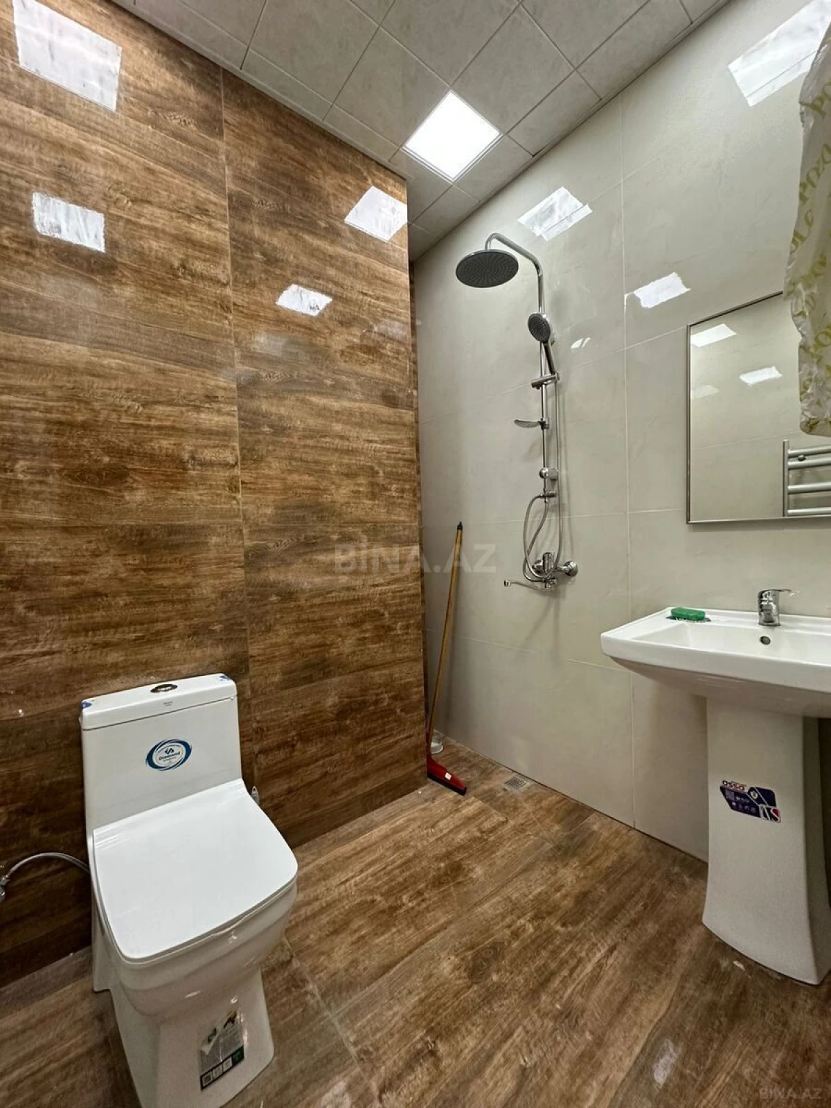 Satılır 2 otaqlı mənzil 93 m²
