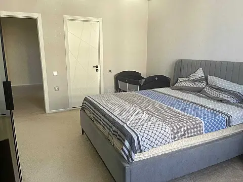 Satılır 3 otaqlı mənzil 122 m²