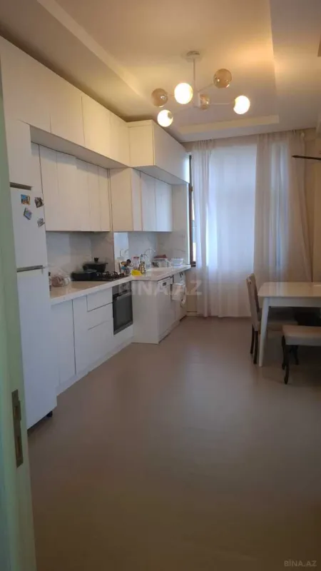 Satılır 3 otaqlı mənzil 122 m²