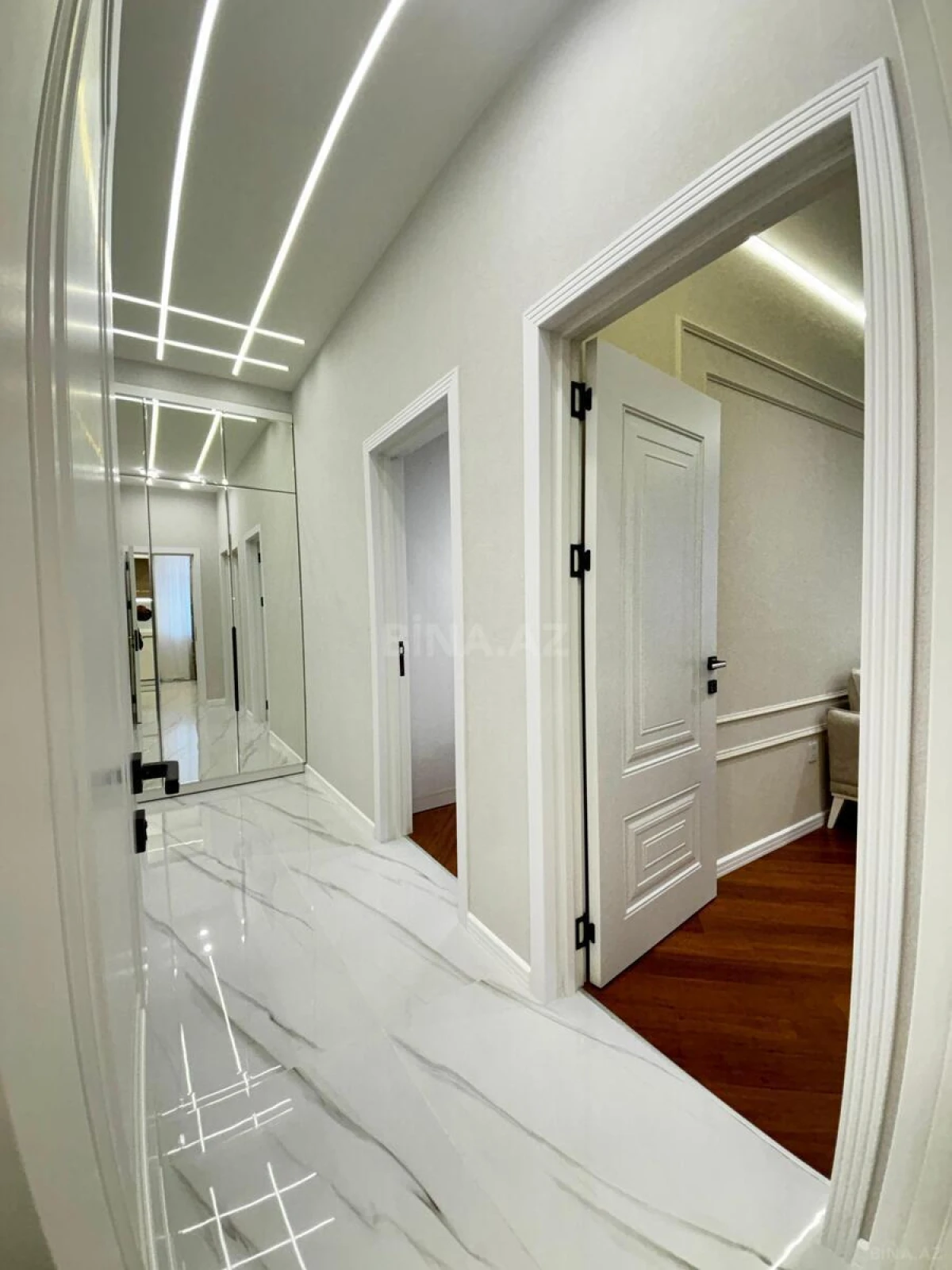 Satılır 2 otaqlı mənzil 70.7 m²