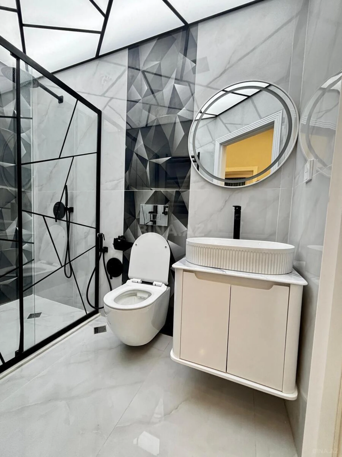 Satılır 2 otaqlı mənzil 70.7 m²