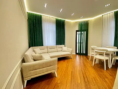 Satılır 2 otaqlı mənzil 70.7 m²