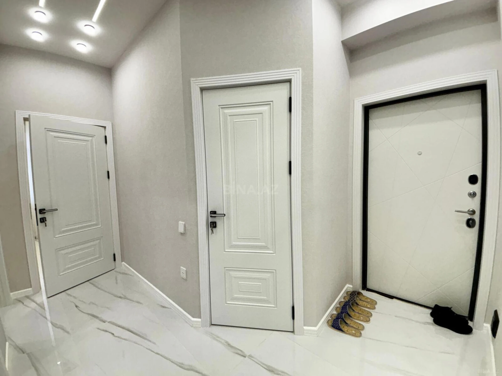 Satılır 2 otaqlı mənzil 70.7 m²