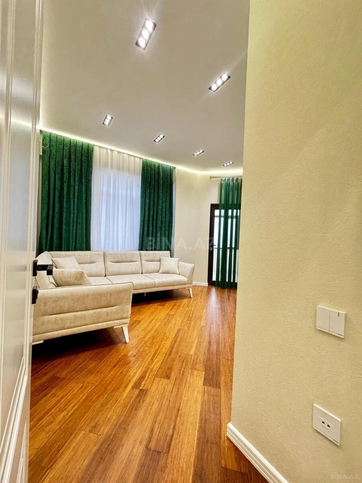 Satılır 2 otaqlı mənzil 70.7 m²