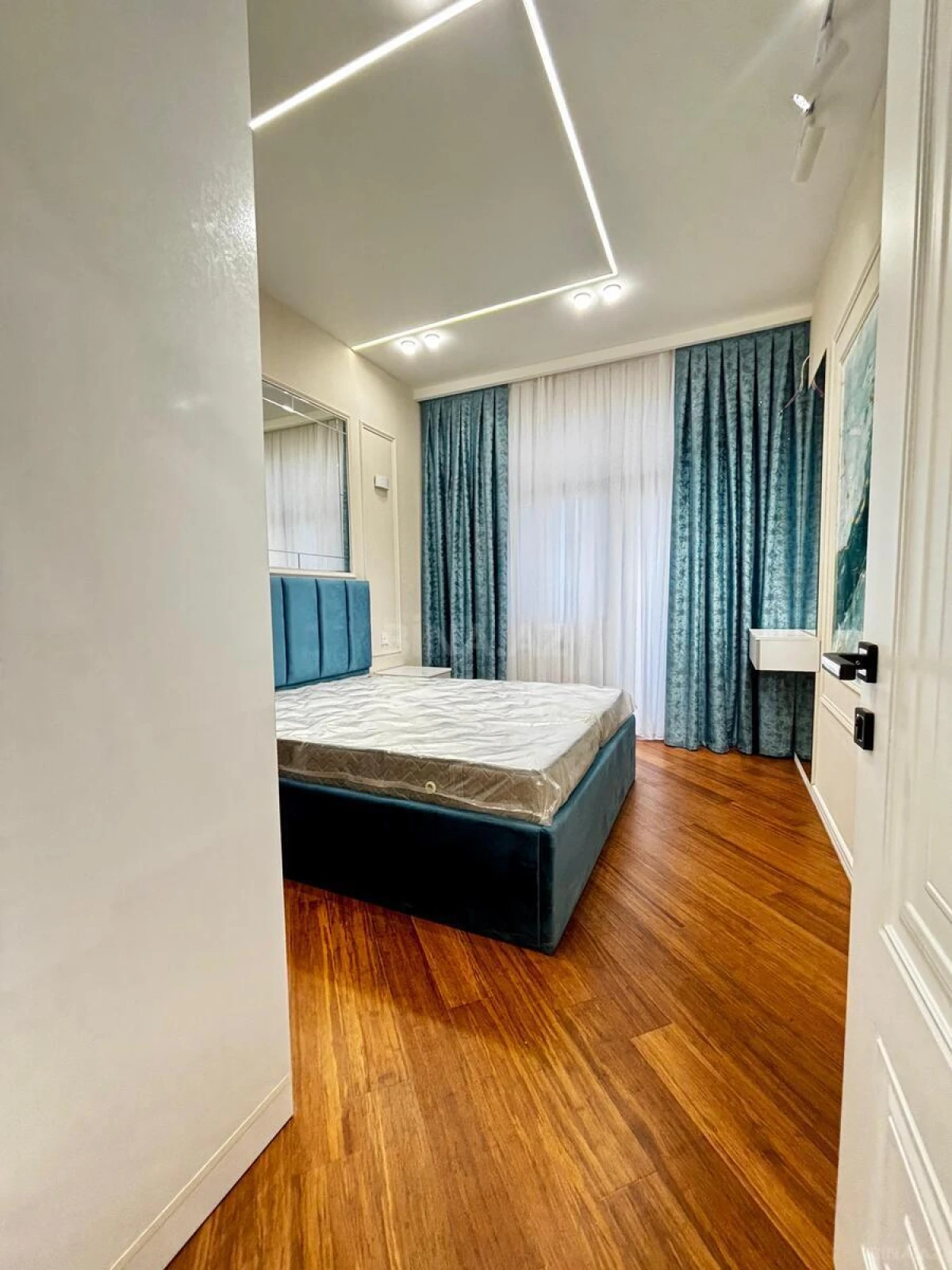 Satılır 2 otaqlı mənzil 70.7 m²