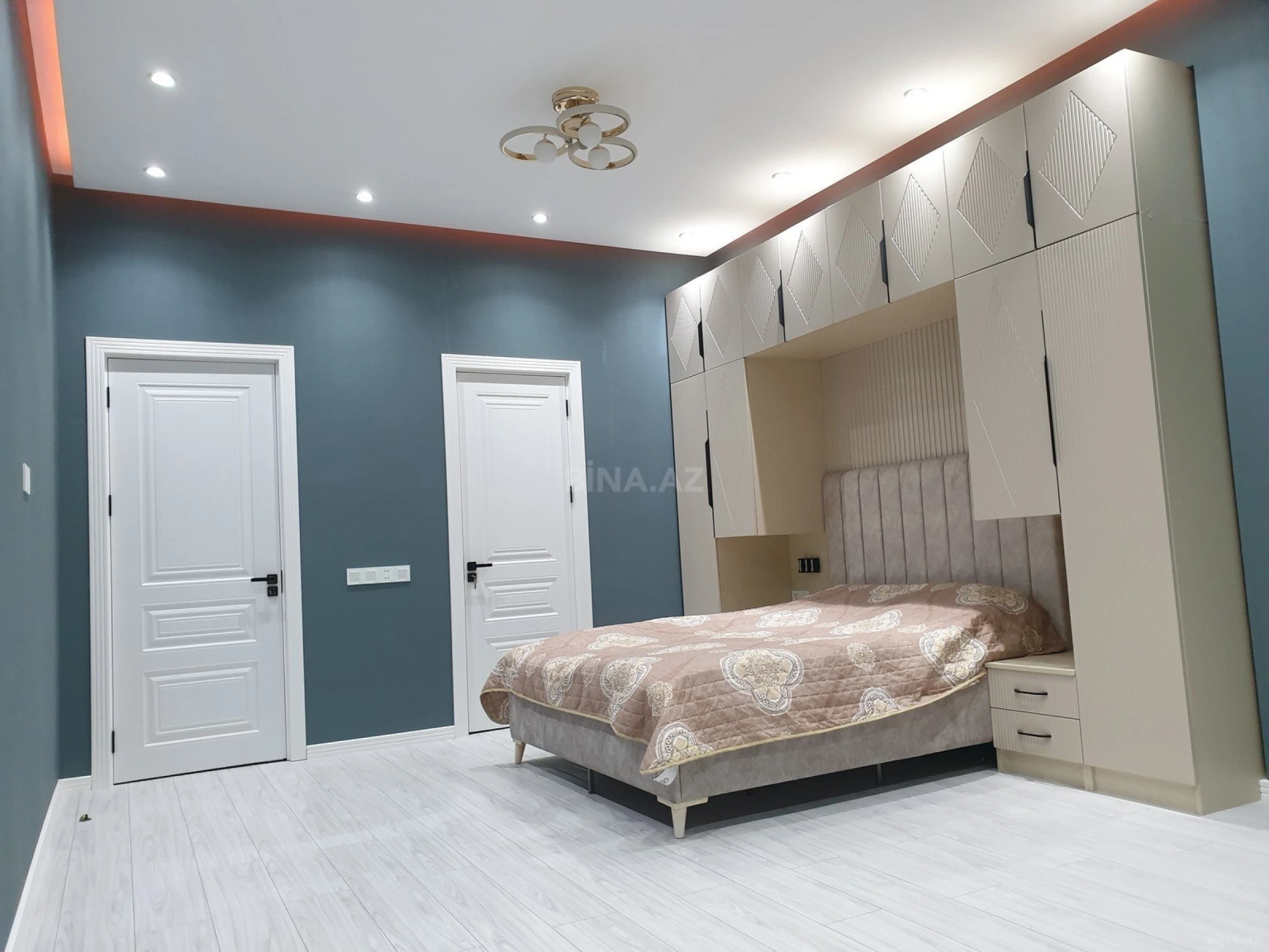 Kirayə verilir 3 otaqlı mənzil 140 m²