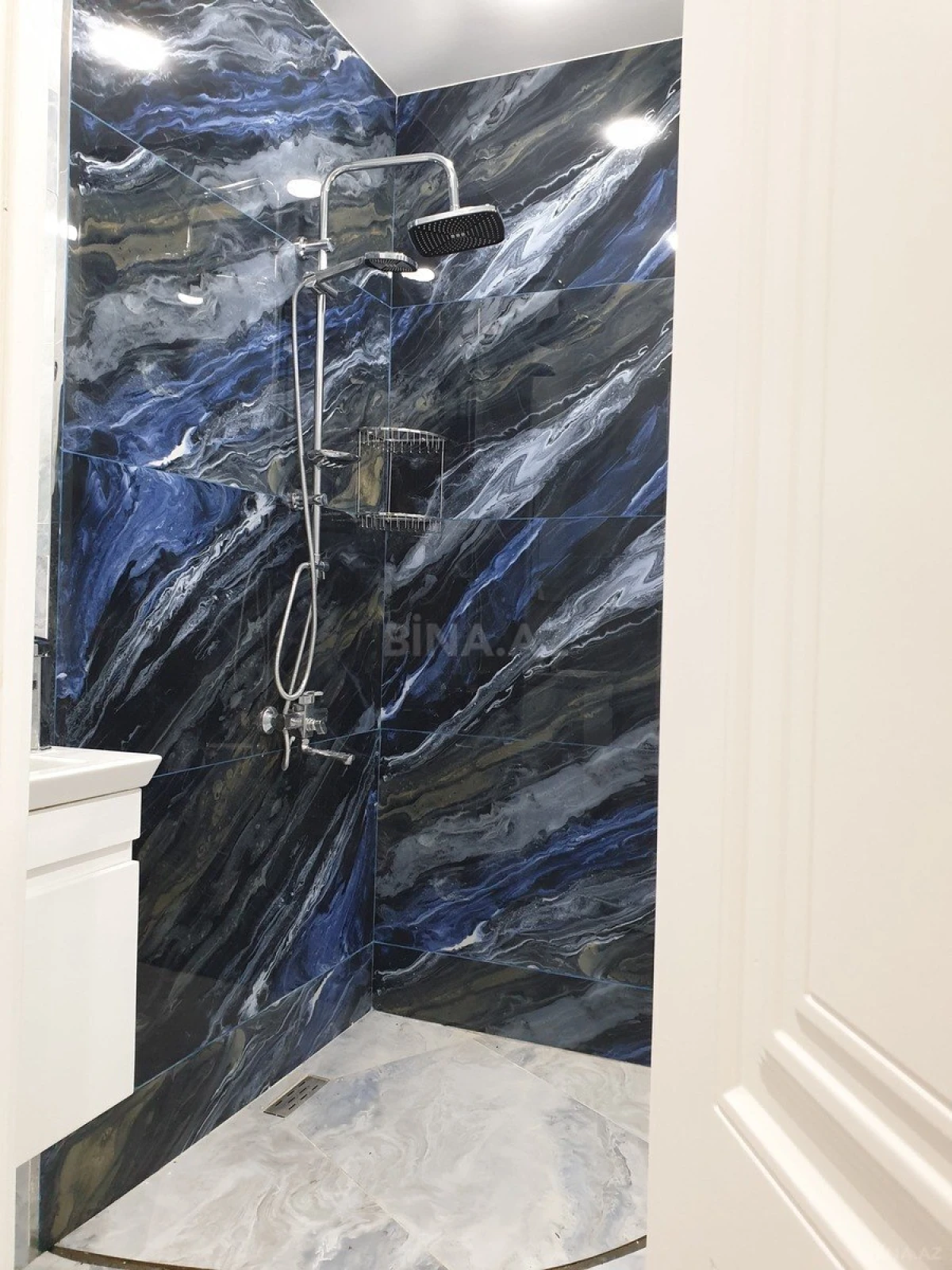 Kirayə verilir 3 otaqlı mənzil 140 m²