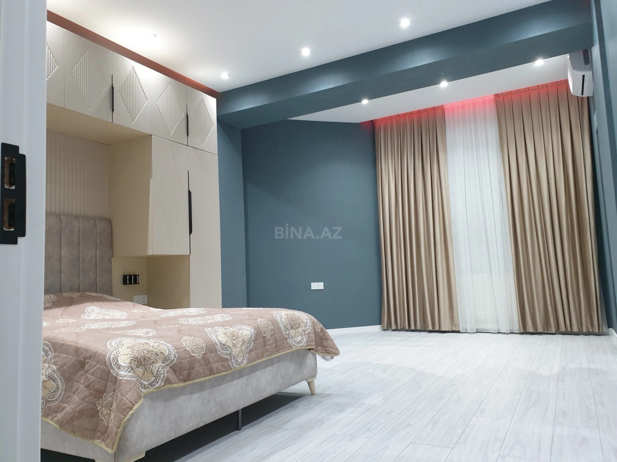 Kirayə verilir 3 otaqlı mənzil 140 m²