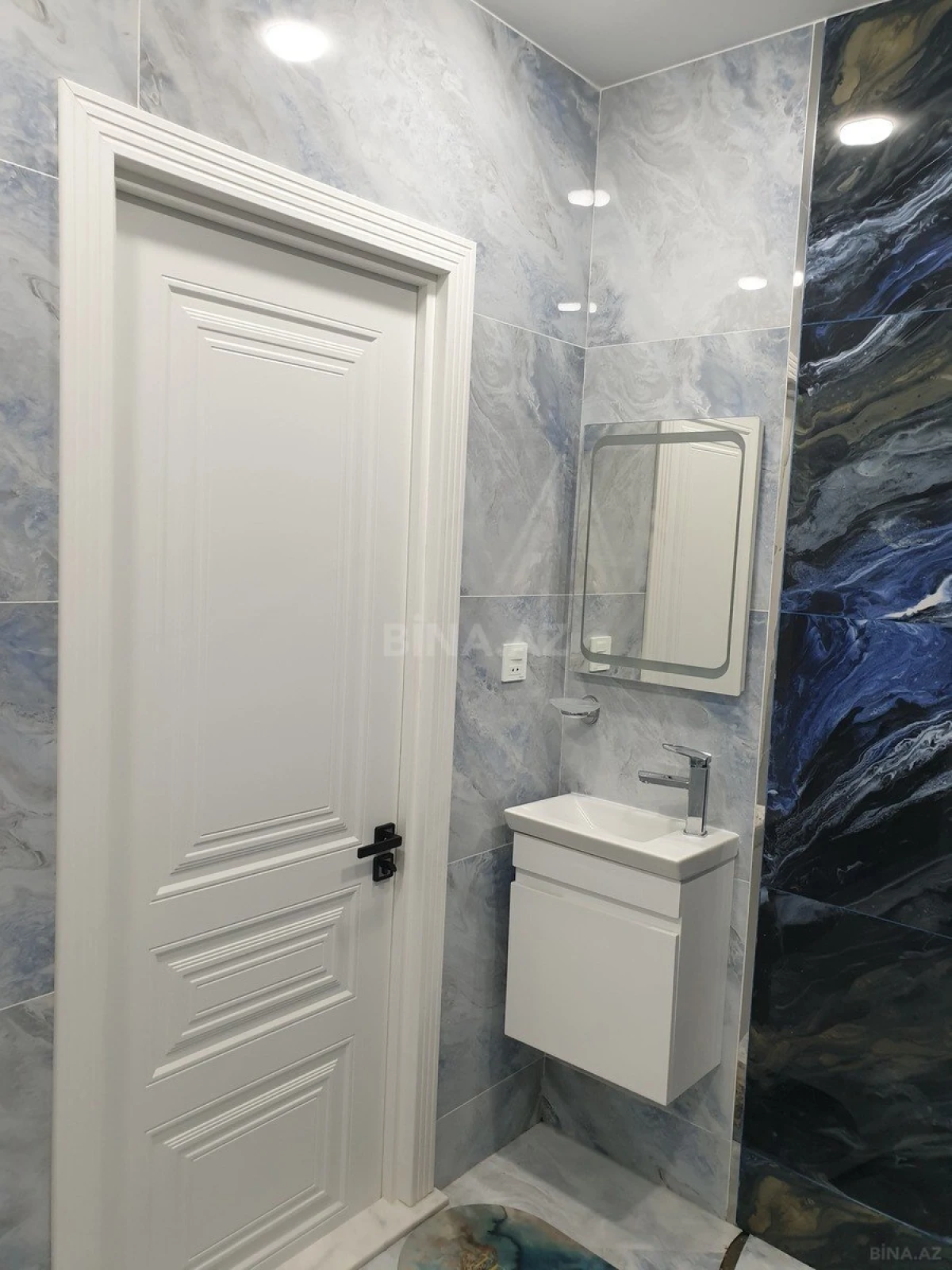 Kirayə verilir 3 otaqlı mənzil 140 m²