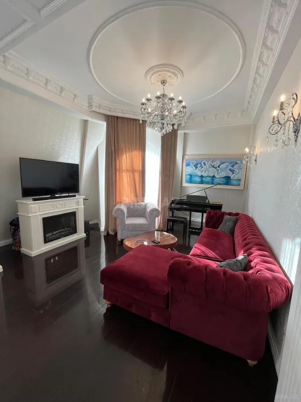 Kirayə verilir 3 otaqlı mənzil 140 m²