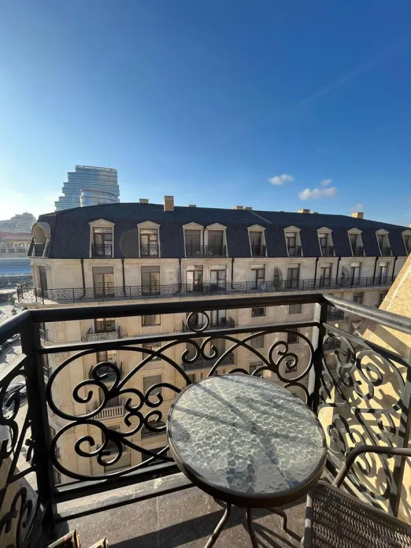 Kirayə verilir 3 otaqlı mənzil 140 m²