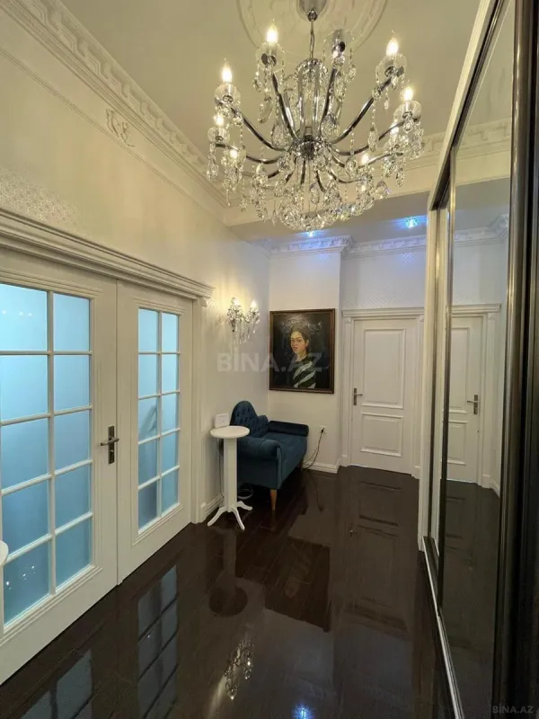 Kirayə verilir 3 otaqlı mənzil 140 m²