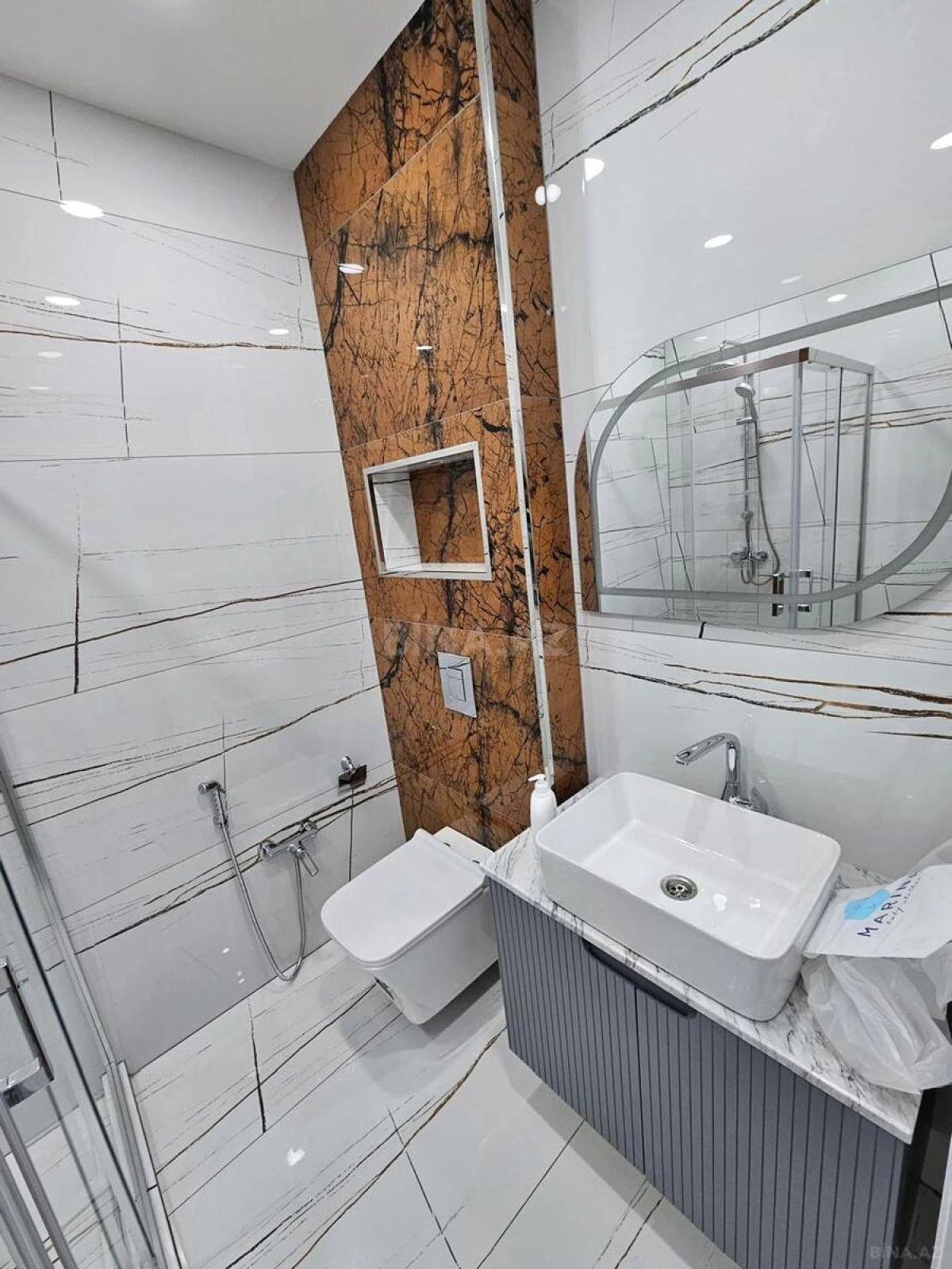 Satılır 2 otaqlı mənzil 60 m²