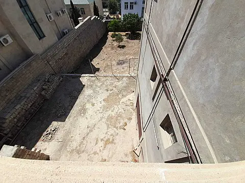 Satılır 7 otaqlı həyət evi 235 m²