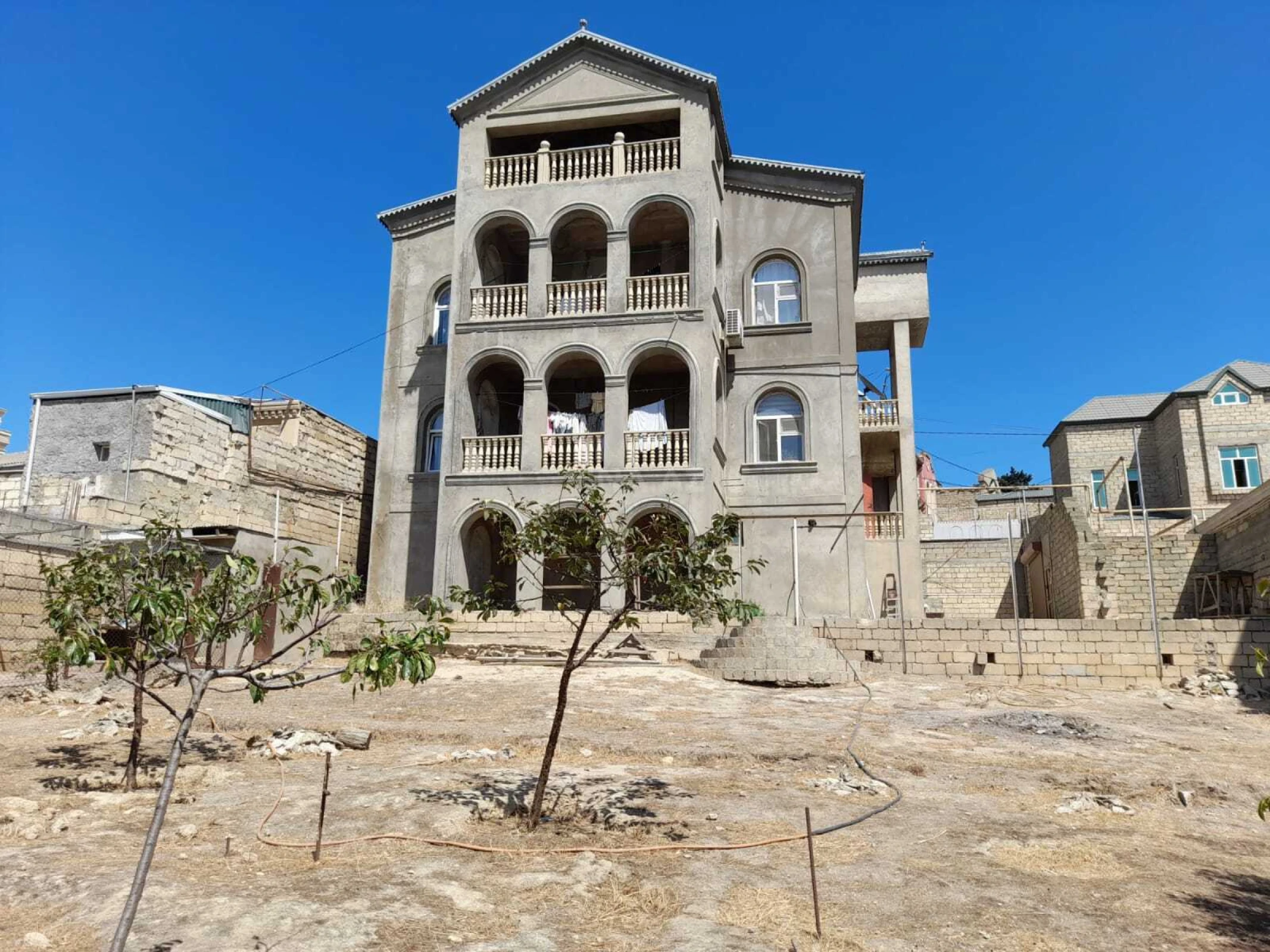 Satılır 7 otaqlı həyət evi 235 m²