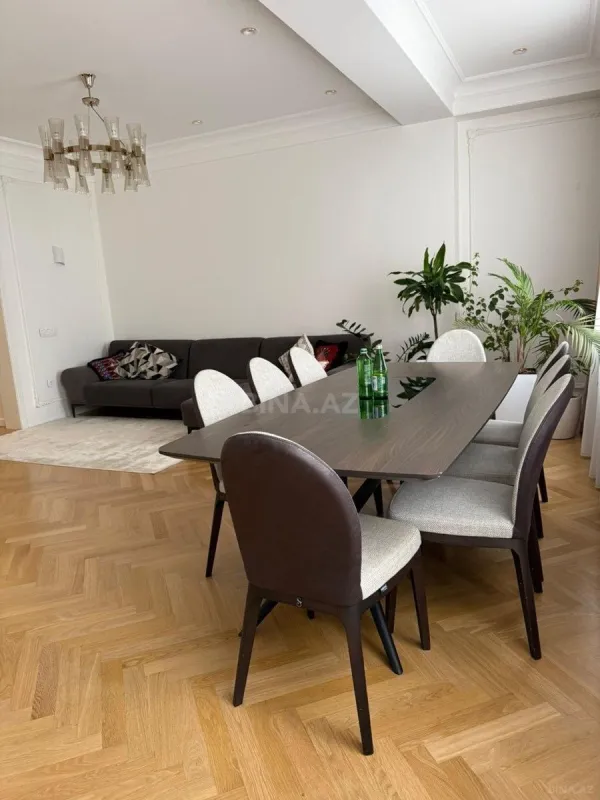 Satılır 3 otaqlı mənzil 110 m²