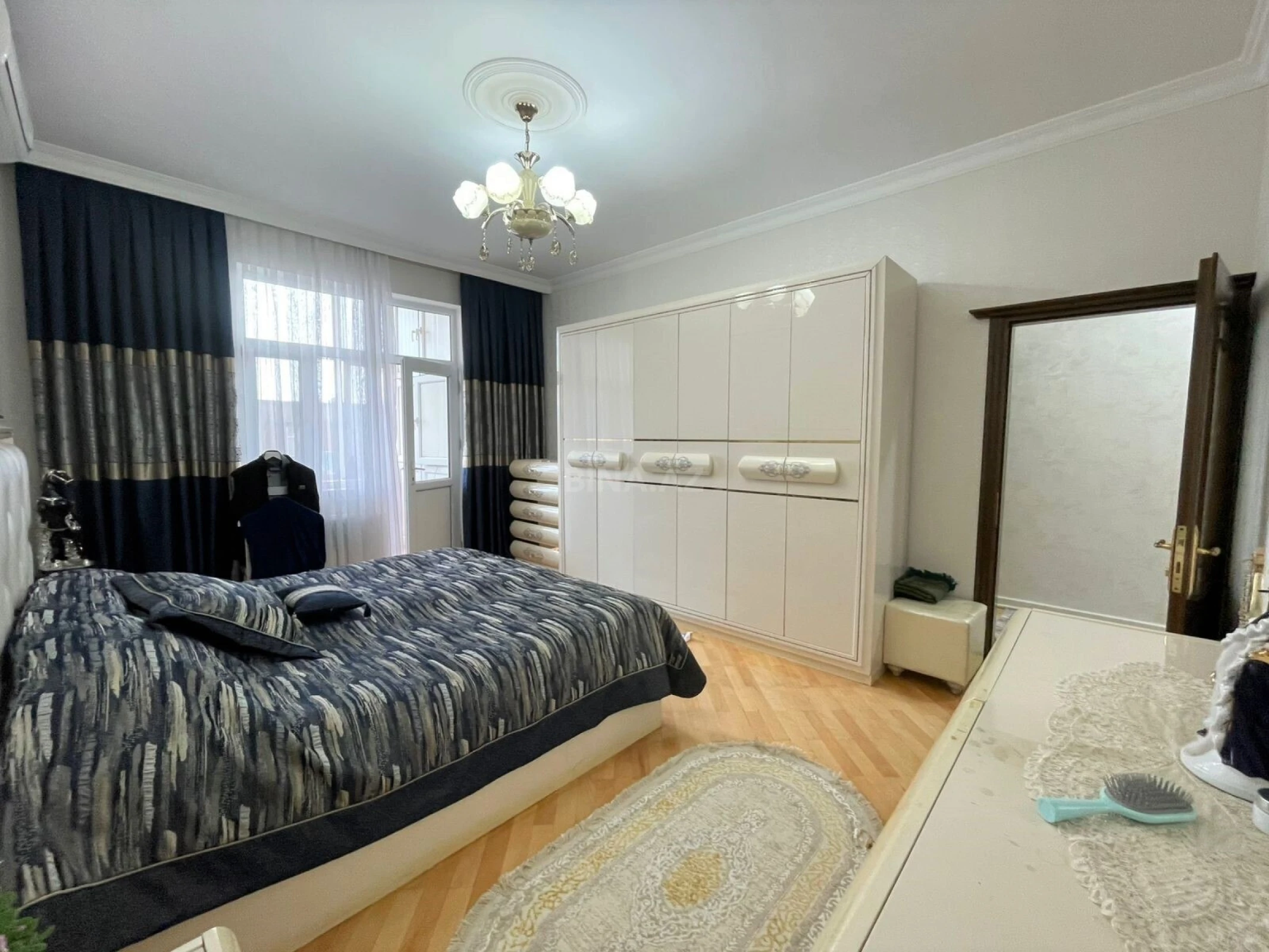 Satılır 3 otaqlı mənzil 131 m²