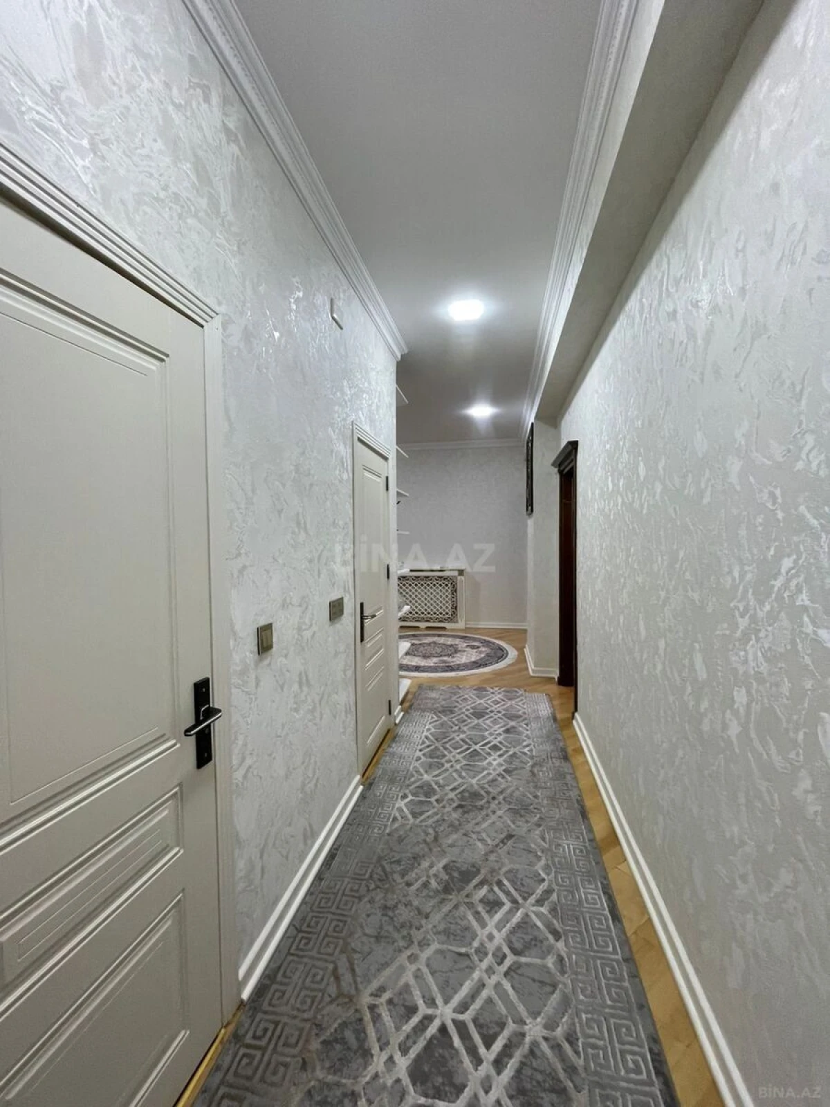 Satılır 3 otaqlı mənzil 131 m²