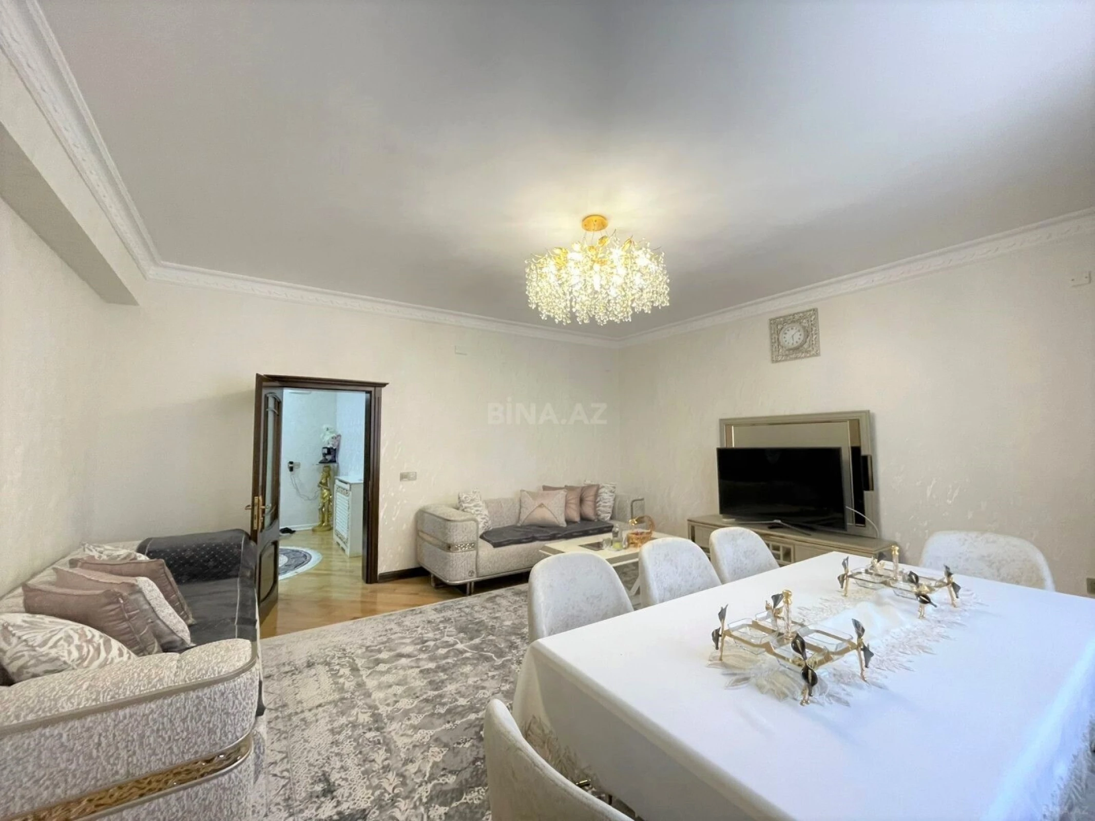 Satılır 3 otaqlı mənzil 131 m²