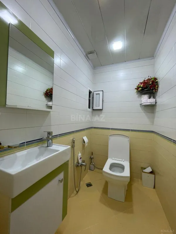 Satılır 3 otaqlı mənzil 131 m²