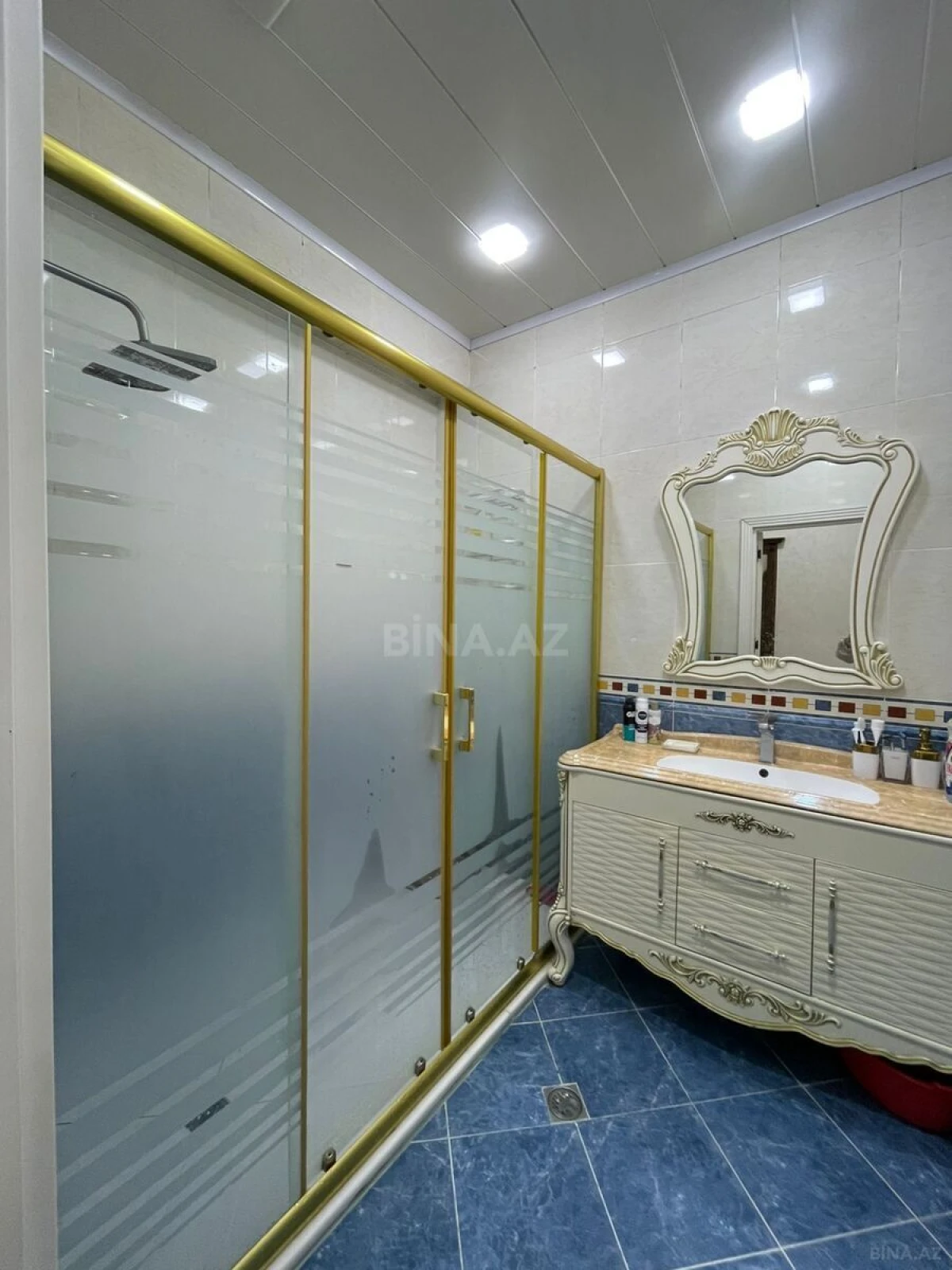 Satılır 3 otaqlı mənzil 131 m²