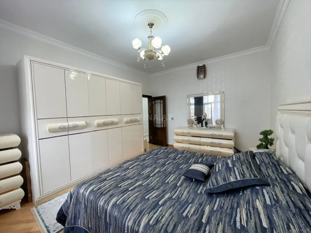 Satılır 3 otaqlı mənzil 131 m²