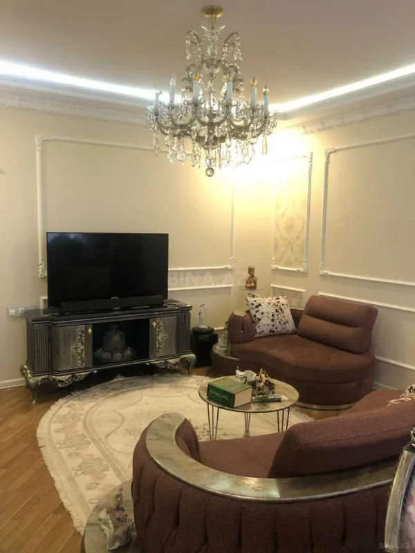 Satılır 5 otaqlı mənzil 150 m²