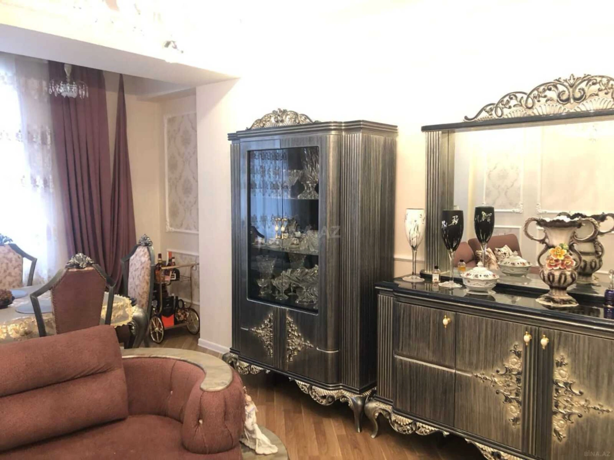 Satılır 5 otaqlı mənzil 150 m²