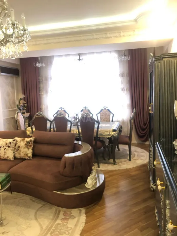 Satılır 5 otaqlı mənzil 150 m²