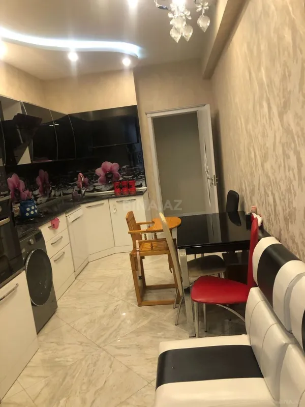 Satılır 5 otaqlı mənzil 150 m²