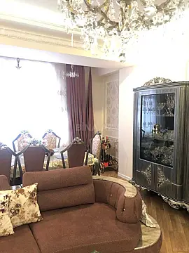 Satılır 5 otaqlı mənzil 150 m²