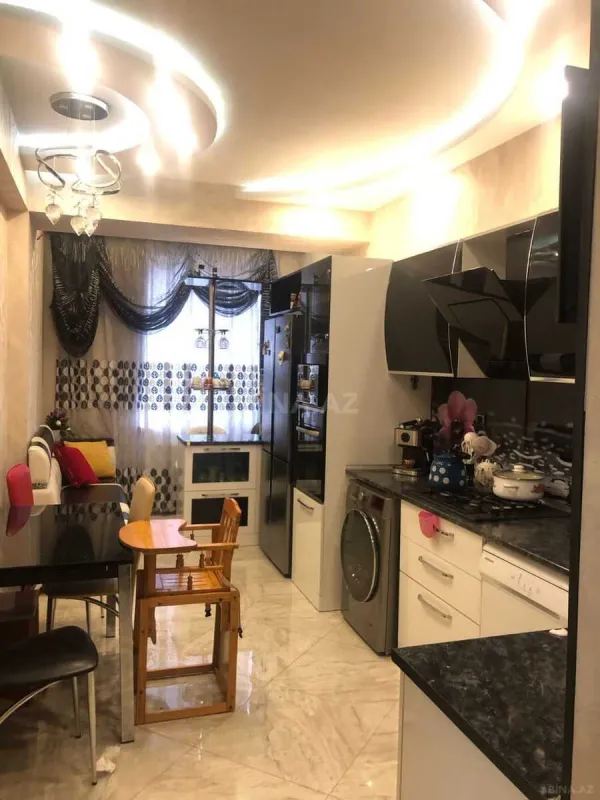 Satılır 5 otaqlı mənzil 150 m²