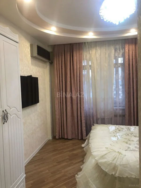 Satılır 5 otaqlı mənzil 150 m²