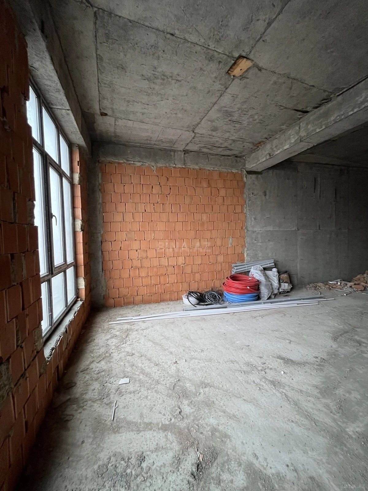 Satılır 3 otaqlı mənzil 161 m²